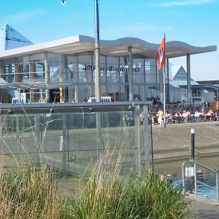 Zeltdachhaus In Strandnaehe Mit Grossem Grundstueck Prázdninový dům *