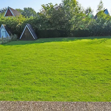 Zeltdachhaus In Strandnaehe Mit Grossem Grundstueck Damp
